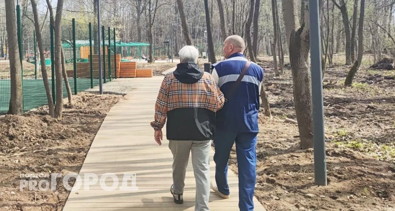 Пенсионеры, уволившиеся в августе, получат тайную доплату: кому достанется до 17 тысяч рублей