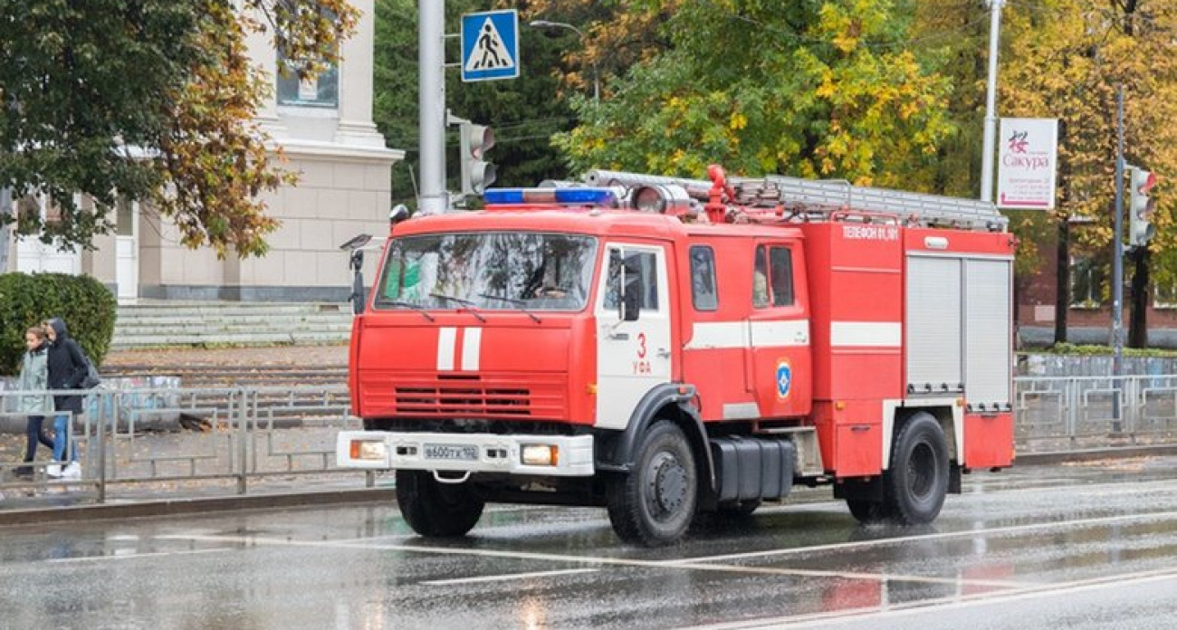 Пожар в мусоросборной камере заставил эвакуировать 13 жителей дома на Гафури в Уфе