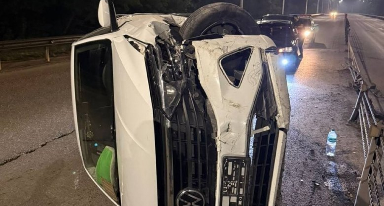 24-летний водитель "опрокинул" Volkswagen Polo на Дёмском шоссе в Уфе