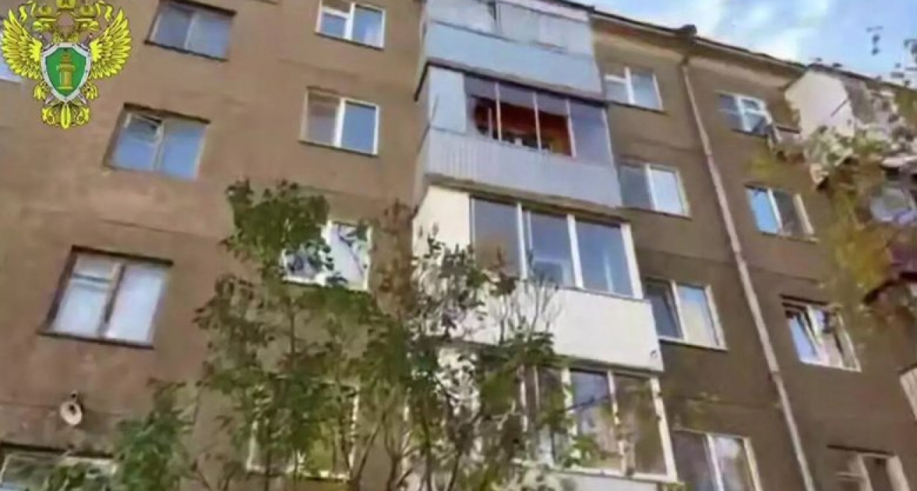 Отец-психбольной сбросил 2-летнюю дочь с 4 этажа, пока мать лечила сына-инвалида в санатории