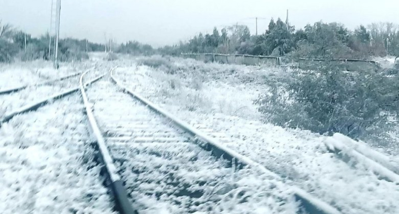 Снег парализовал дороги в трех районах Башкирии, автовладельцы в ловушке гололедицы