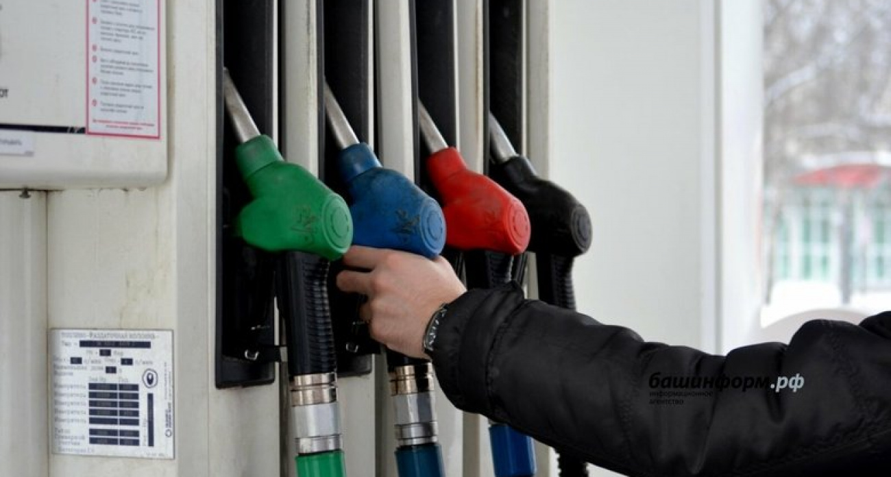"Башнефть" подняла цены на бензин до 81,65 рублей за литр с 12 октября
