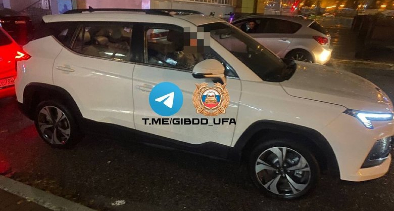 "Москвич 3" сбил 7-летнего ребенка, выбежавшего из-за припаркованной машины в Уфе