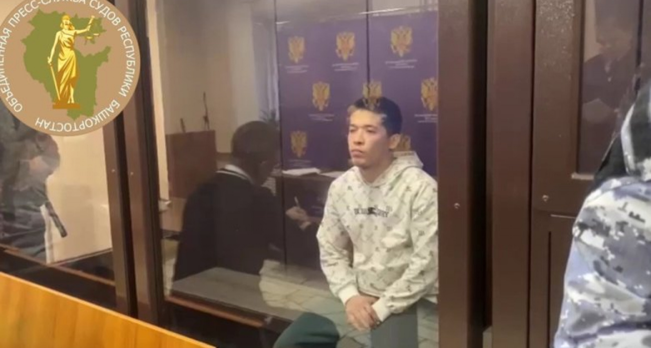 Водитель без прав на грузовике с отказавшими тормозами устроил массовую аварию с 11 машинами в Уфе