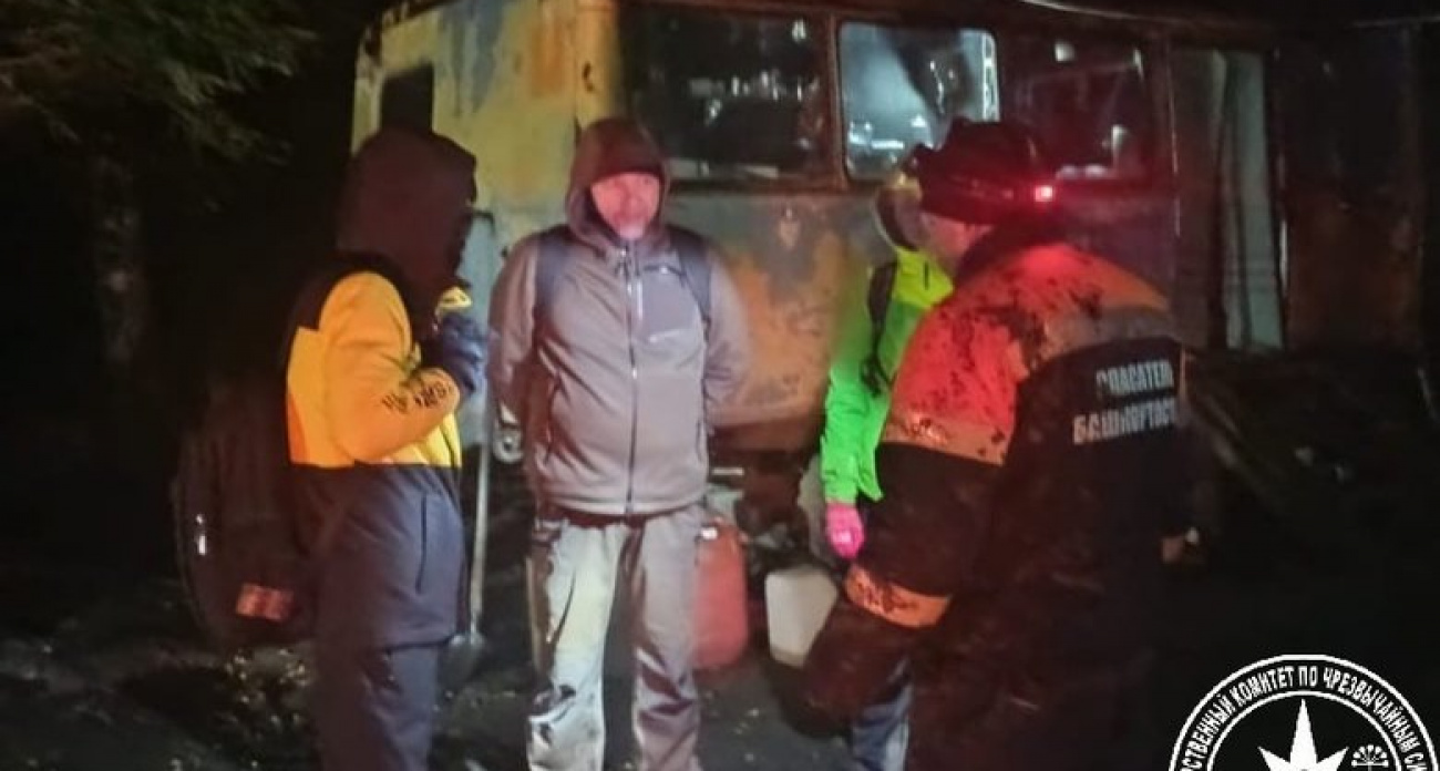 В Башкирии семья с подростком потерялась на Инзерских зубчатках: спасатели нашли их в домике сторожа