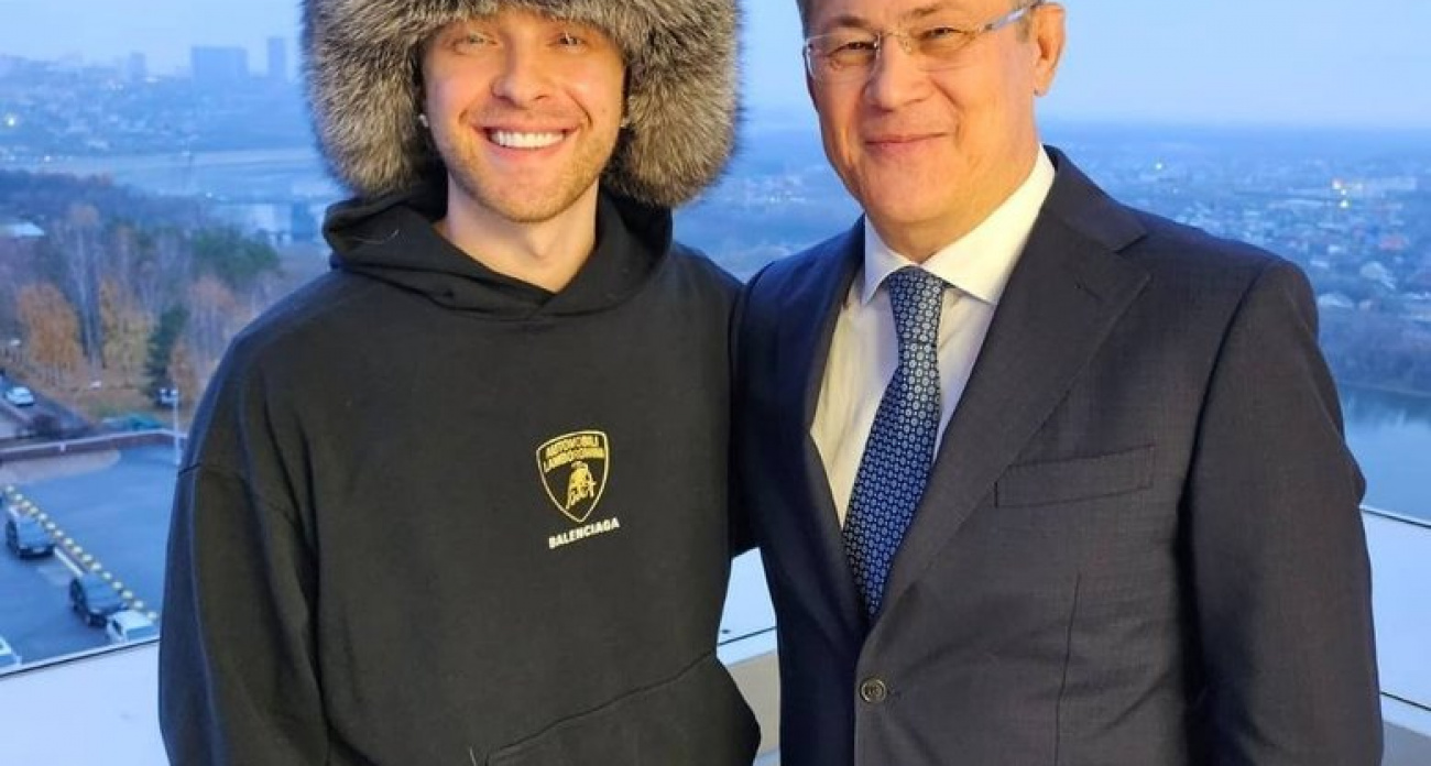 Егор Крид получил звание «Заслуженный артист Башкортостана» и меховой малахай от Хабирова