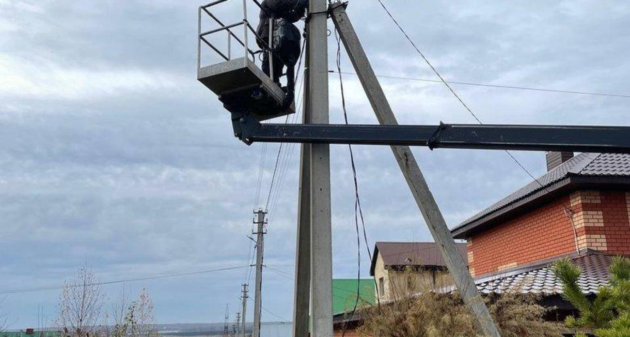 26 фонарей и 400 метров проводов: улицу Башкирской кавдивизии в Уфе вывели из темноты