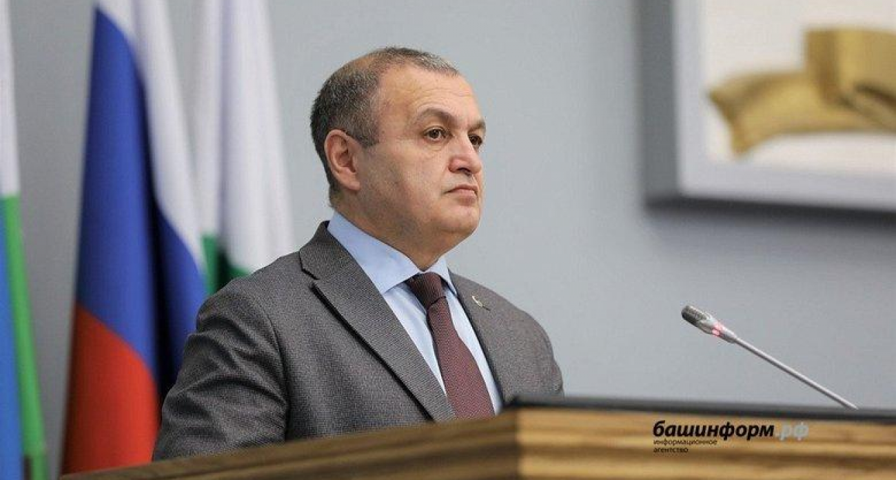 12,1 млрд за 10 лет: молодым семьям помогали с жильём, а чиновники провели 7500 аукционов