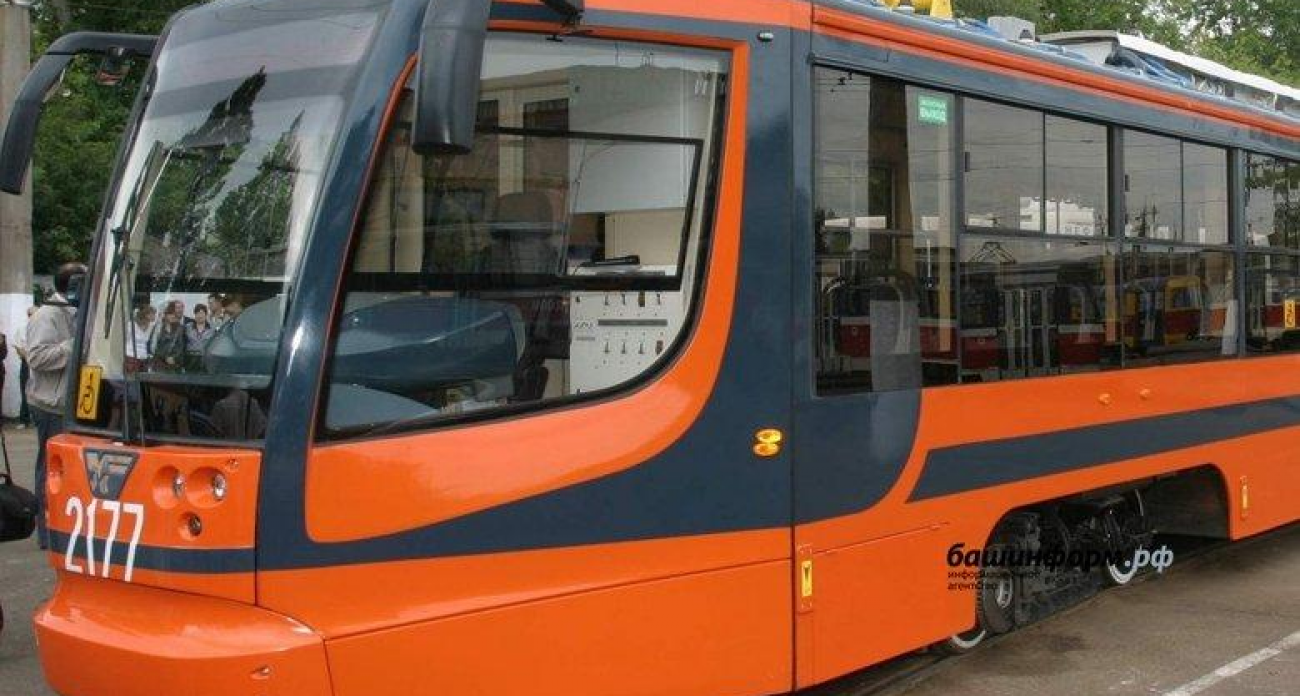 Трамваи встали между «Гастелло» и «Индустриальным шоссе»: движение по маршруту № 8 парализовано с утра