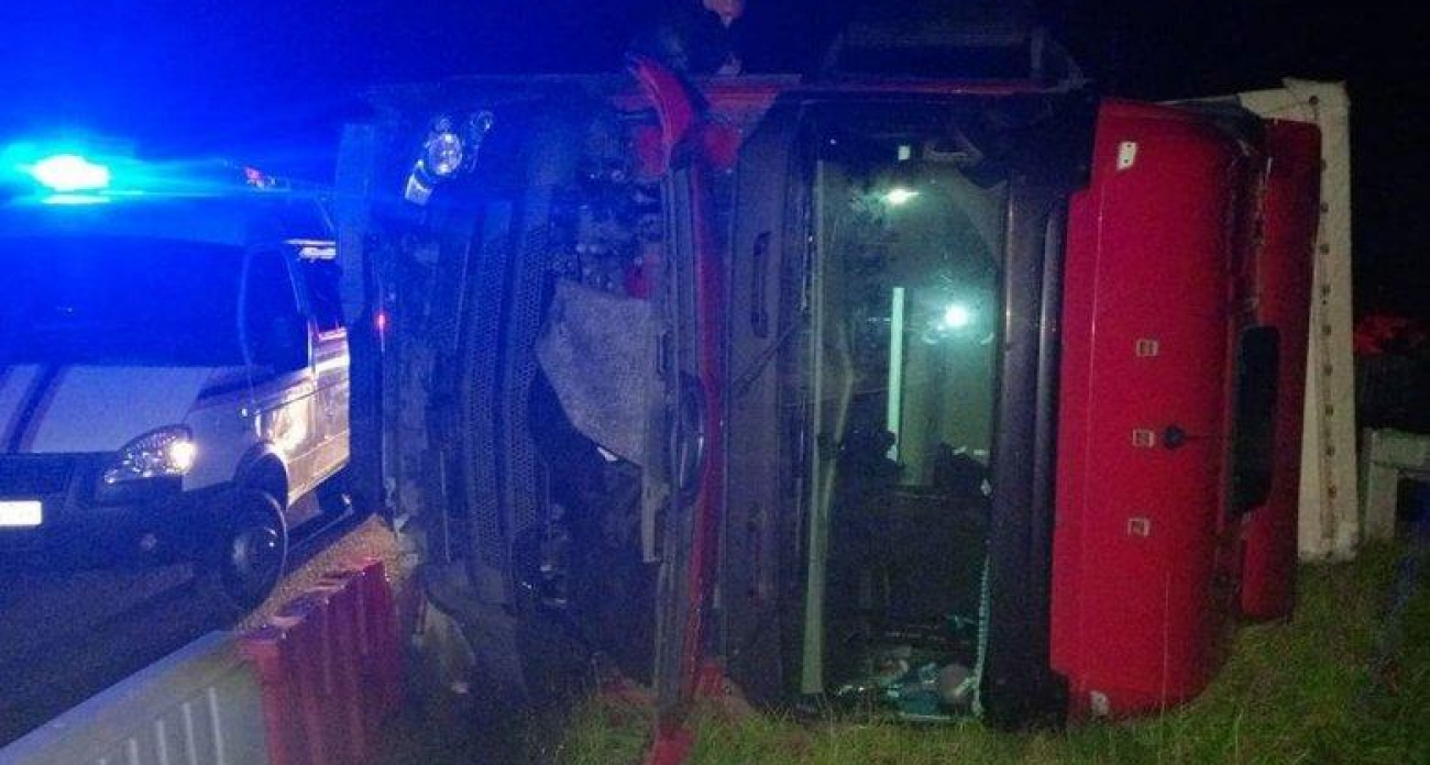 Фура рухнула на бок на перекрестке М-7 и М-12 в Дюртюлинском районе