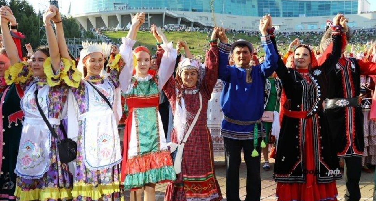 «Это не от того, что делать нечего»: Хабиров назвал День курая и танца частью госполитики