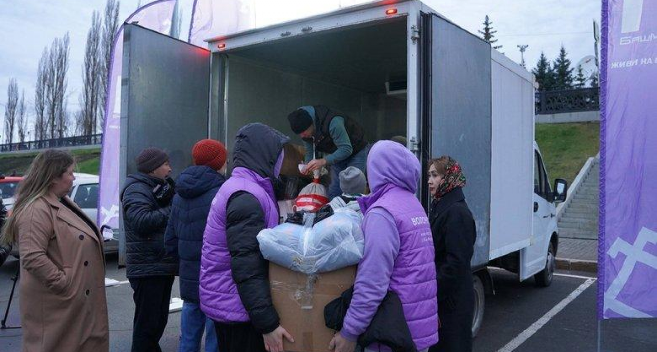 «Ждите частичку дома»: ГАЗель с зимними вещами и заготовками от родных мчится к башкирским студентам в Москву