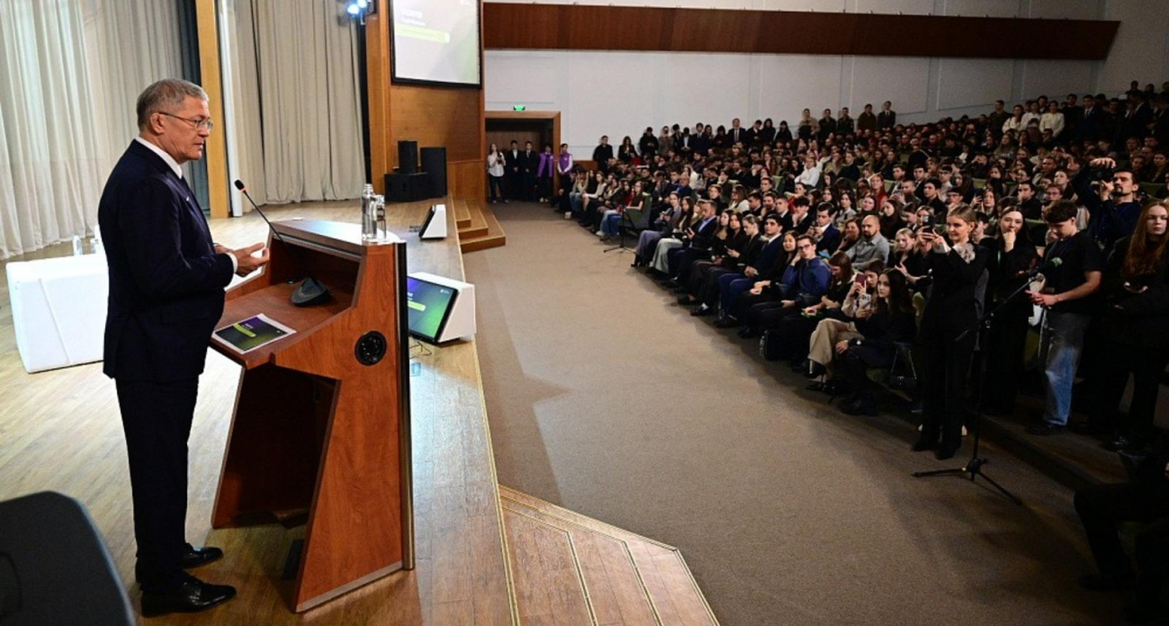 Хабиров назвал 750 башкирских студентов в Москве стратегическим резервом республики