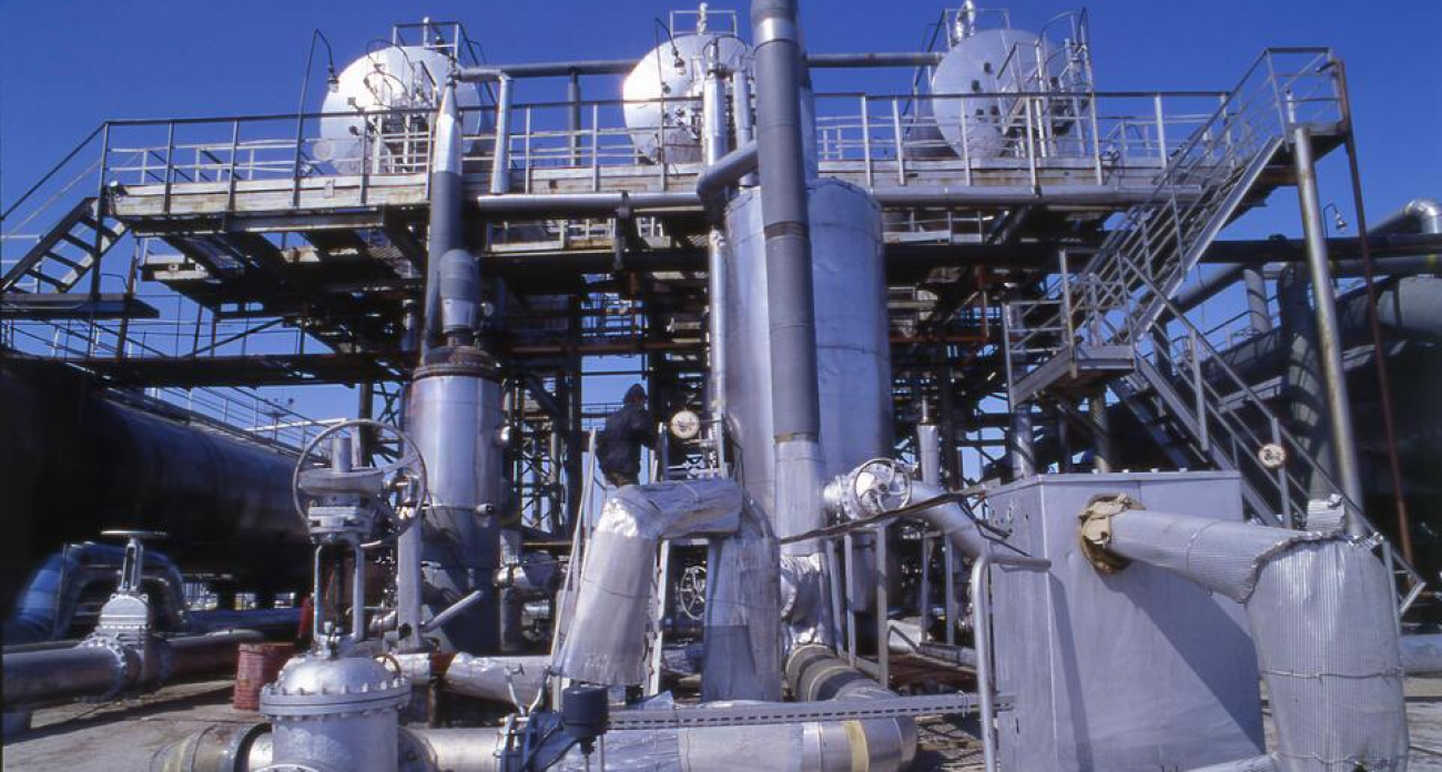 «Газпром» избавляется от крупнейшего нефтехимкомплекса России с выручкой 303 млрд рублей