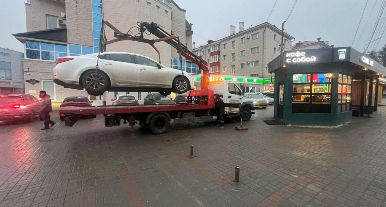 133 машины за неделю: Уфа объявила войну парковке на тротуарах