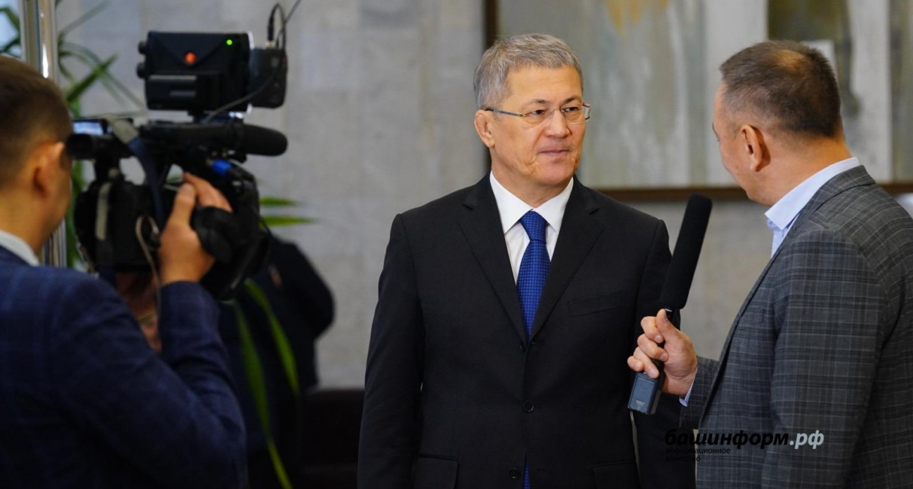 «Деньги не лежат, все в работе»: Хабиров о дефицитном бюджете и росте расходов в Башкирии