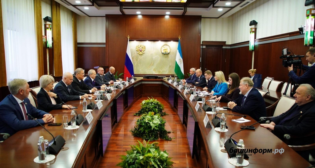 Башкирия — лидер ПФО: Хабиров рассказал депутату Госдумы о 6 тысячах НКО в республике