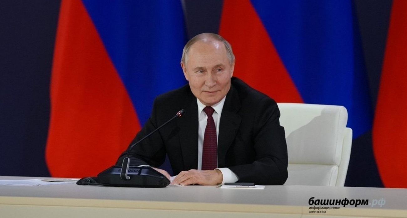 Путин наградил башкирских семей и артистов за воспитание и искусство