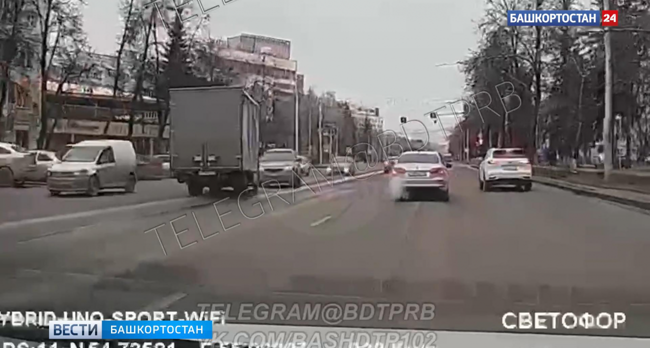 «Газель» на встречке: шесть машин разбиты в ДТП у Центрального рынка Уфы