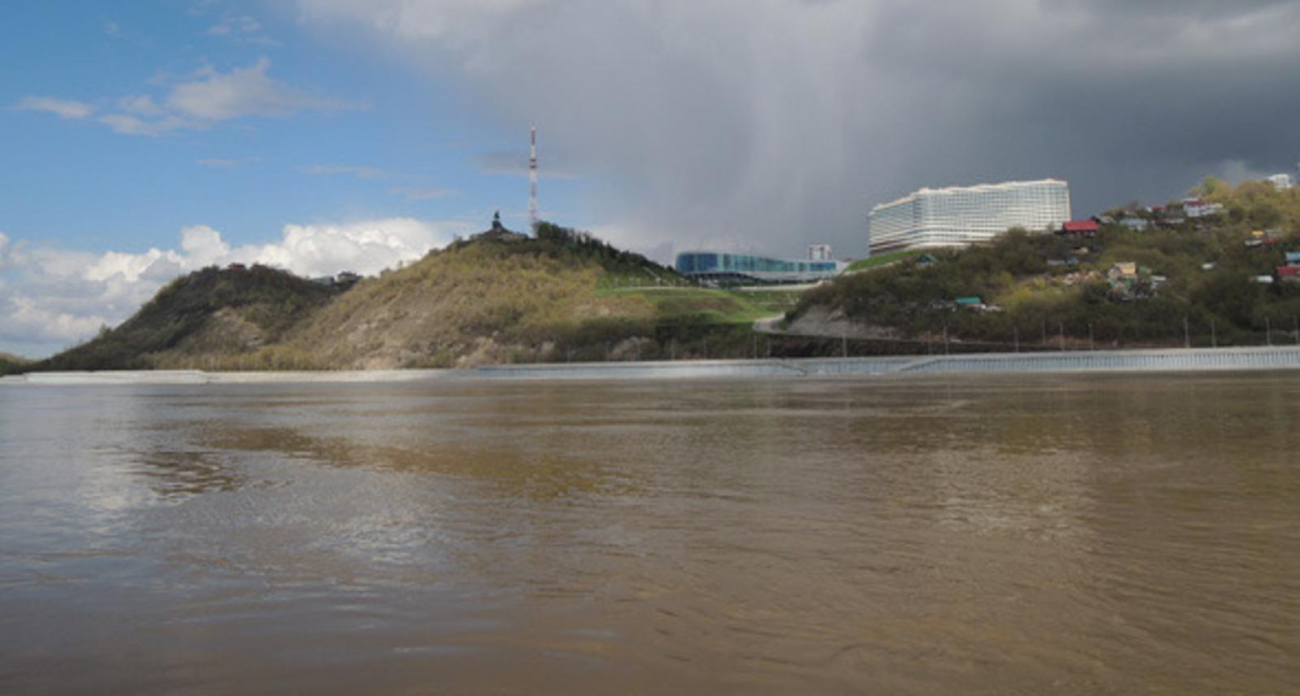 Река Белая в Уфе на полтора метра выше, чем год назад: дожди заставили открыть плотину