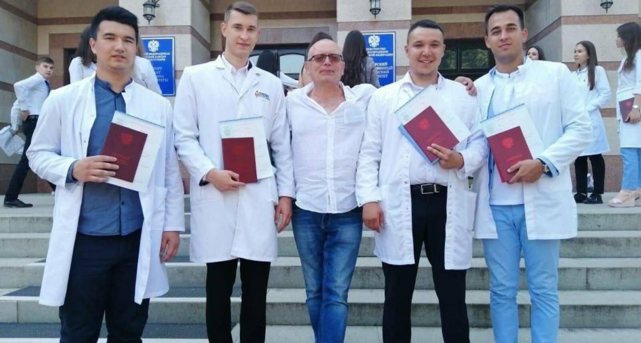 От санитара до главврача: династия Измайловых служит Башкирии поколениями