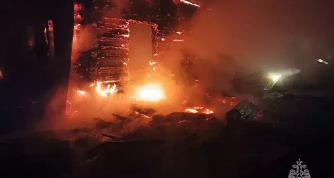 Бревенчатая мечеть сгорела в Башкирии: спасены благодаря пустому зданию