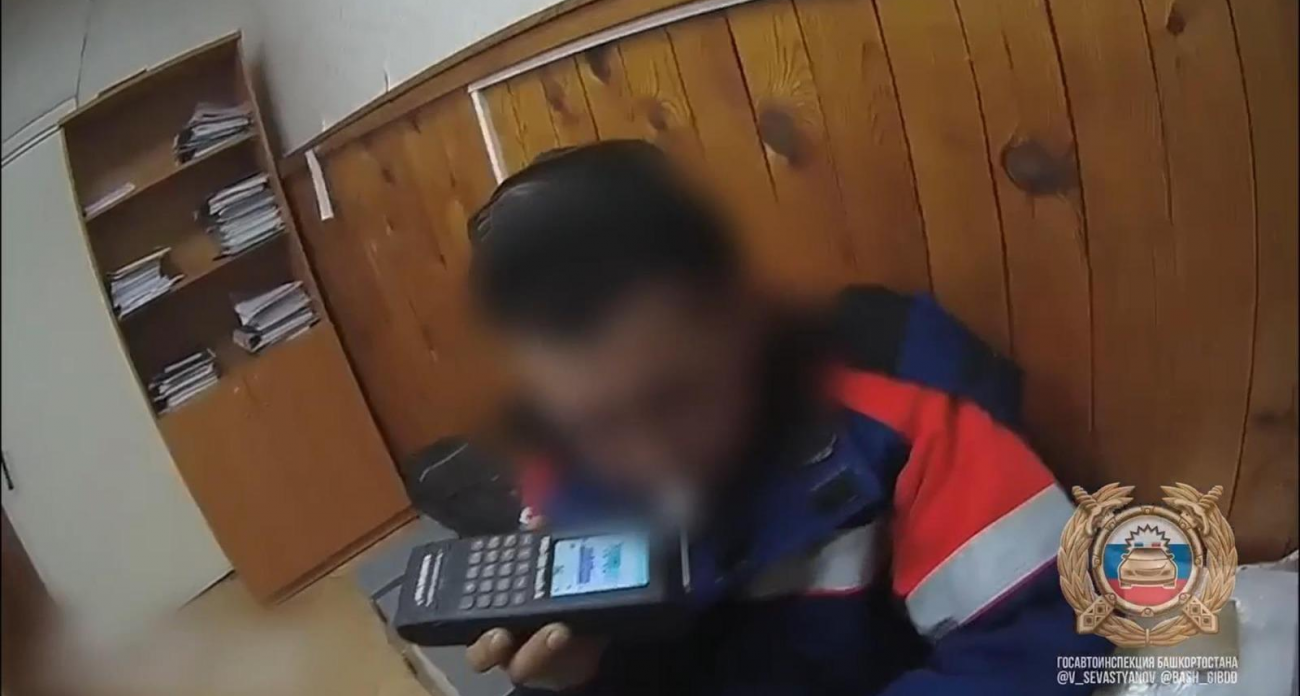 На тёмной трассе без фар: ГАИ Башкирии остановила двух пьяных на мотоблоках