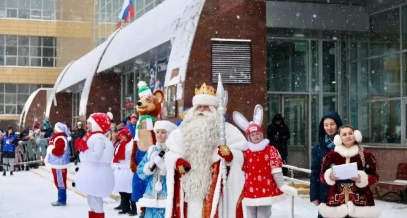 12 тысяч уфимцев встретили поезд Деда Мороза с впервые появившимся вагоном Снежной королевы