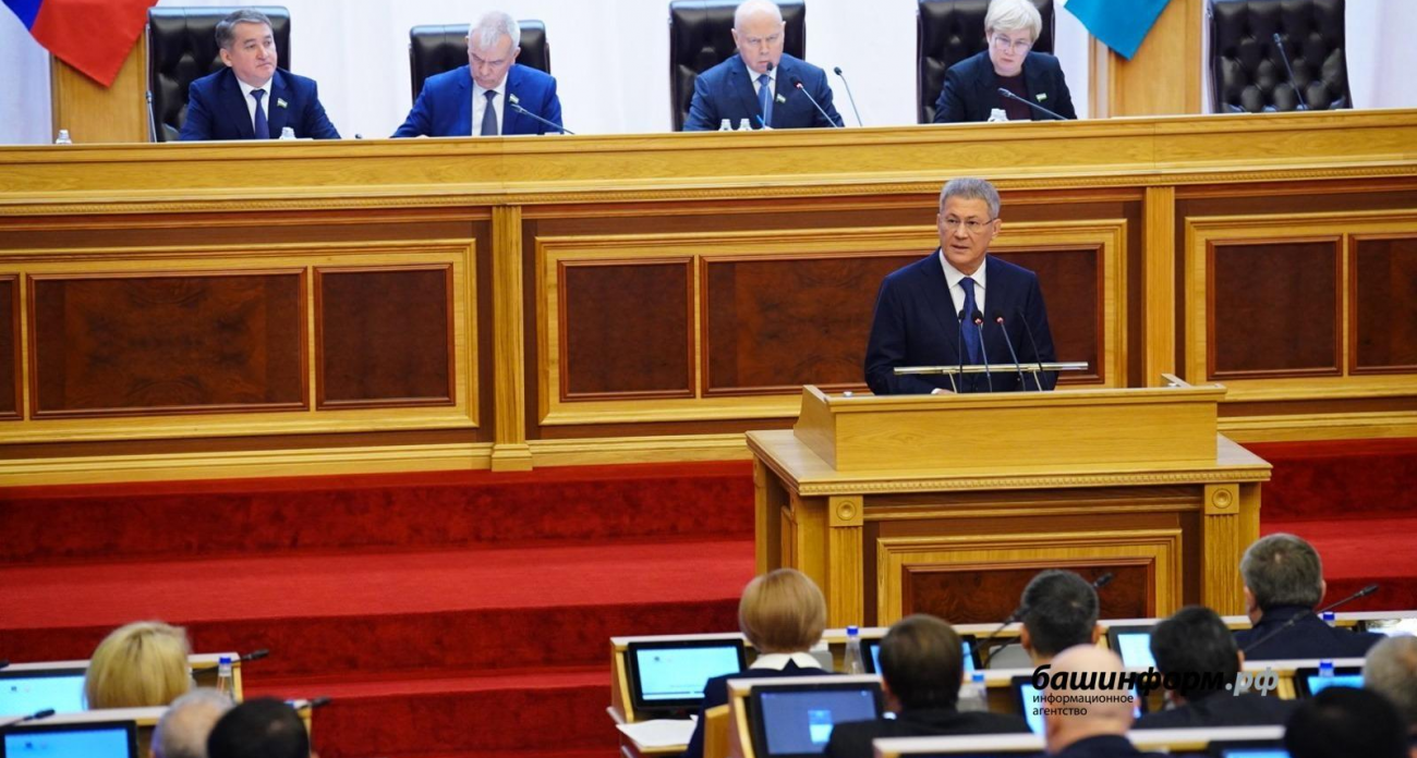Хабиров похвалил парламент Башкирии: 222 законопроекта и 17 инициатив в федерацию