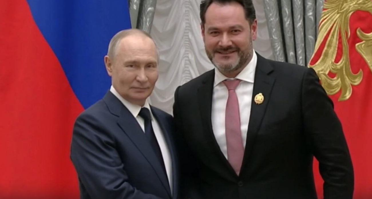 Путин наградил звезду мировой оперы Абдразакова в Кремле