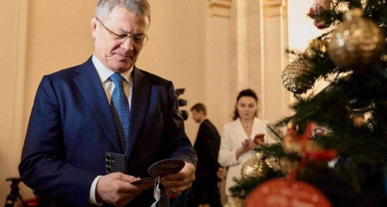 Хабиров исполнил мечты троих детей: кресло, беговая дорожка и телескоп