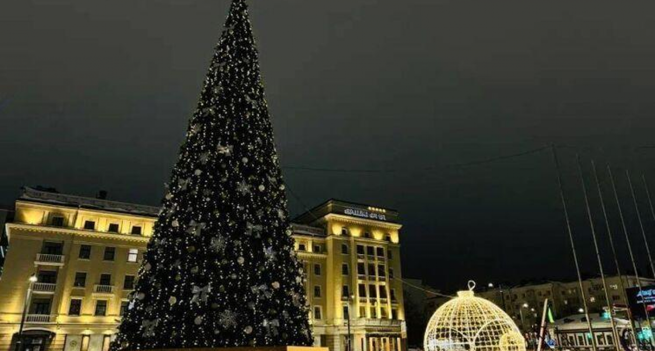 Уфа украсилась еще одной елью: новая локация у концертного зала «Башкортостан»