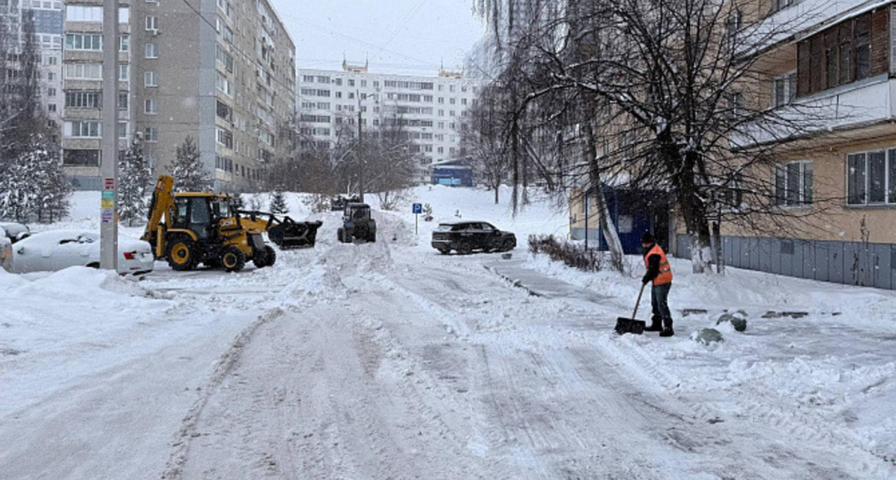 Уфа мобилизовала 359 единиц техники для уборки снега в праздники