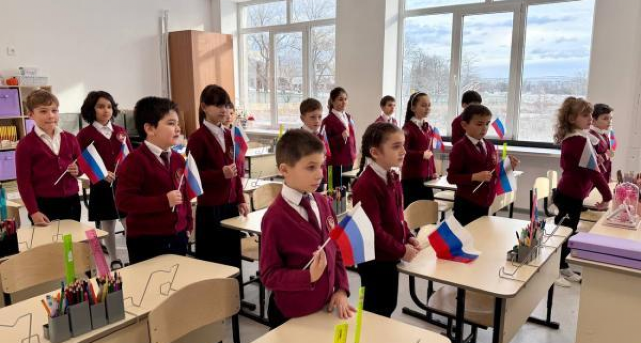 Школьники посёлка Кавказский встретили Новый год в полностью обновлённой школе имени Героя