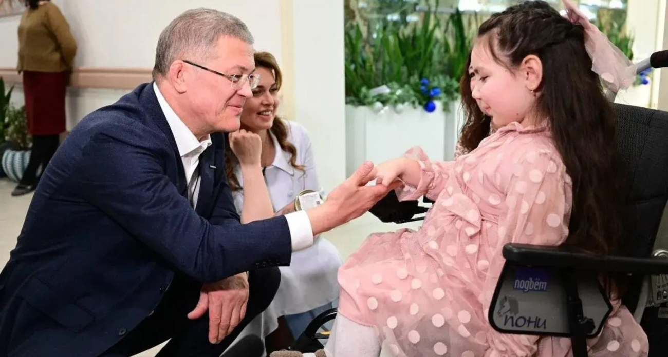 Хабиров поздравил пациентов хосписа со старым Новым годом: «У каждого непростая история»