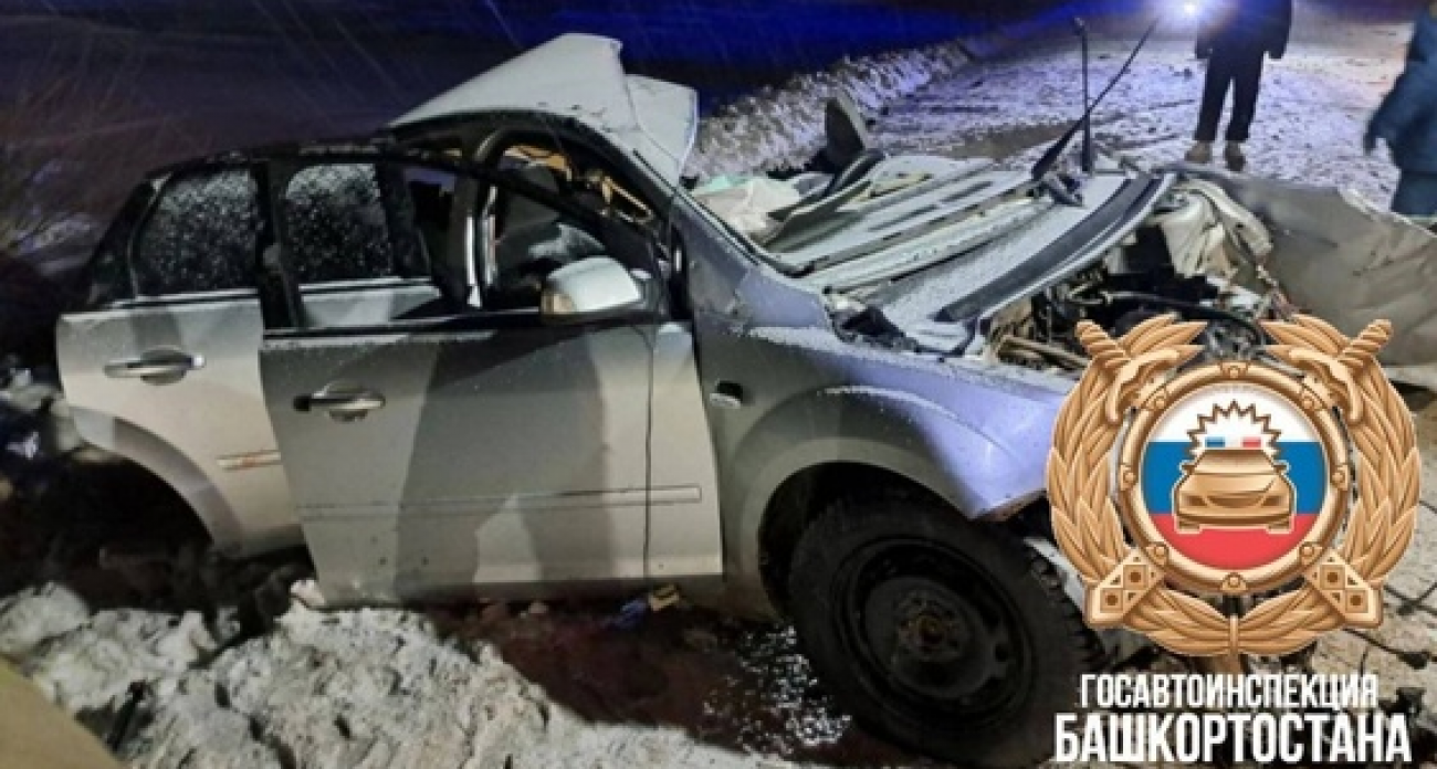 Ford отбросило под колёса второй фуры после выезда на встречку