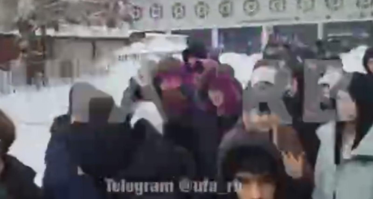 Волна «минирований» накрыла уфимские колледжи: массовая эвакуация студентов