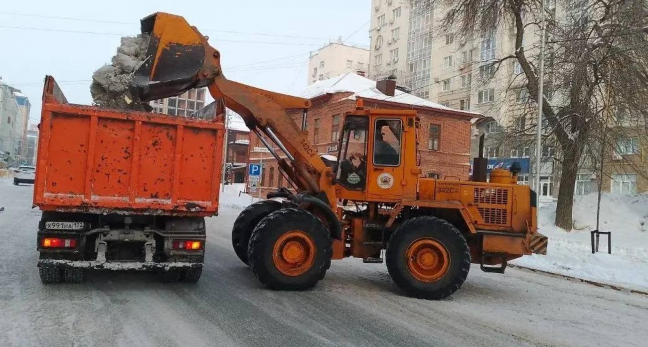 665 тонн снега за одну ночь: Уфа работает без выходных