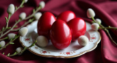 Рубиновые яйца к Пасхе: простой способ окрашивания без свеклы, шелухи и уксуса