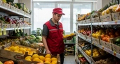 Все стало понятно: зачем работники Магнитов и Пятёрочек забирают себе из ящиков с бананами маленькие едва незаметные пакетики