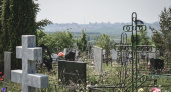 В Башкирии упавшее дерево на кладбище убило 52-летнего мужчину, пришедшего на могилу родственника