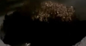 На улице Ветошникова в Уфе образовался провал, который заполняется водой