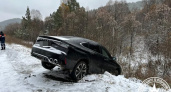 Водитель "Чери" слетел в кювет на заснеженной трассе Уфа-Белорецк: спасатели нашли его замерзающим