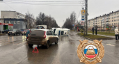 Скорая с мигалками перевернулась после столкновения с «Грантой» на красный свет в Нефтекамске