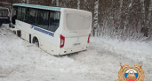 Автобус с 10 пассажирами врезался в дерево в Салавате: четверо в больнице