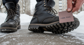 Три движения кистью по подошве - и ботинки держат на льду как на асфальте: проверено на катке