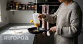Хозяйки скупают эти 4 предмета из Фикс Прайс за 120 рублей — блины получаются как у профи