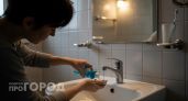 Перестала тратить деньги на бытовую химию: ополаскиватель для рта заменил мне пять дорогих средств для дома