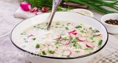 Перестаньте портить окрошку колбасой: нутрициологи назвали доступный продукт, который сделает суп полезнее