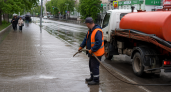 После дождя в Уфе коммунальщики вышли мыть тротуары — зачем?
